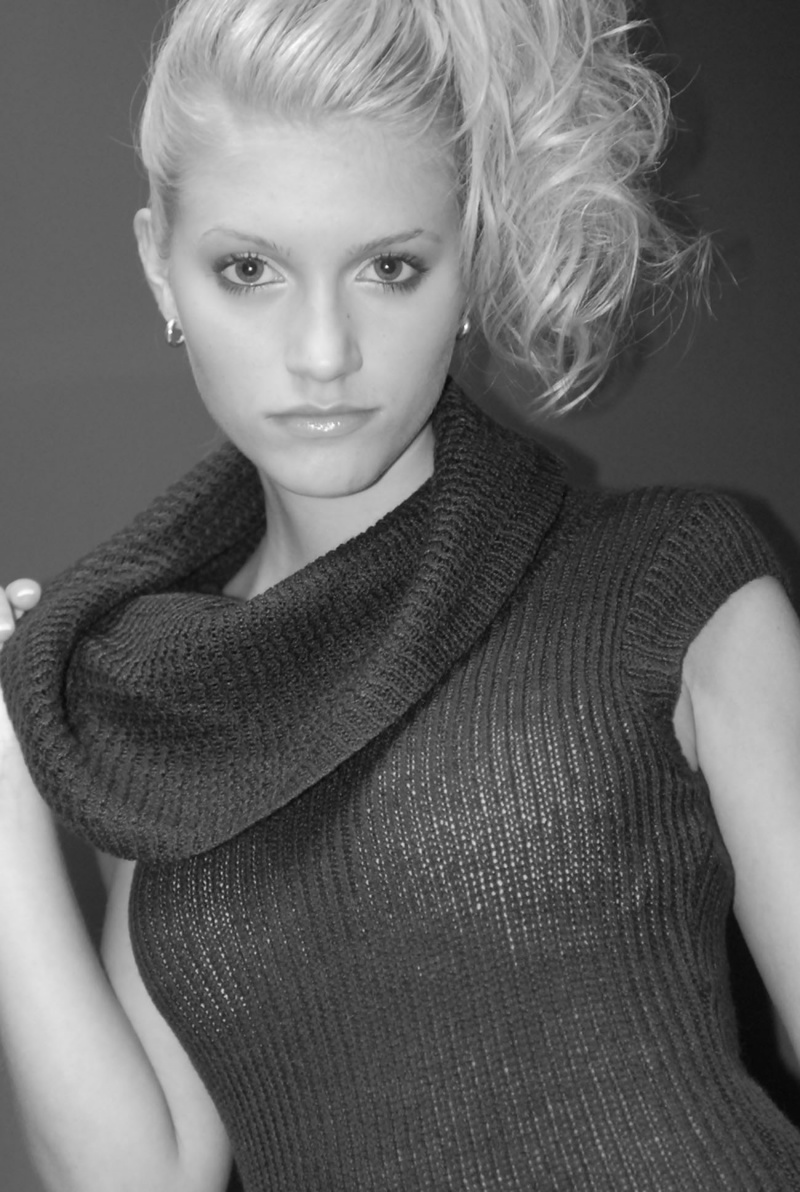 Female model photo shoot of Chelsey Mays