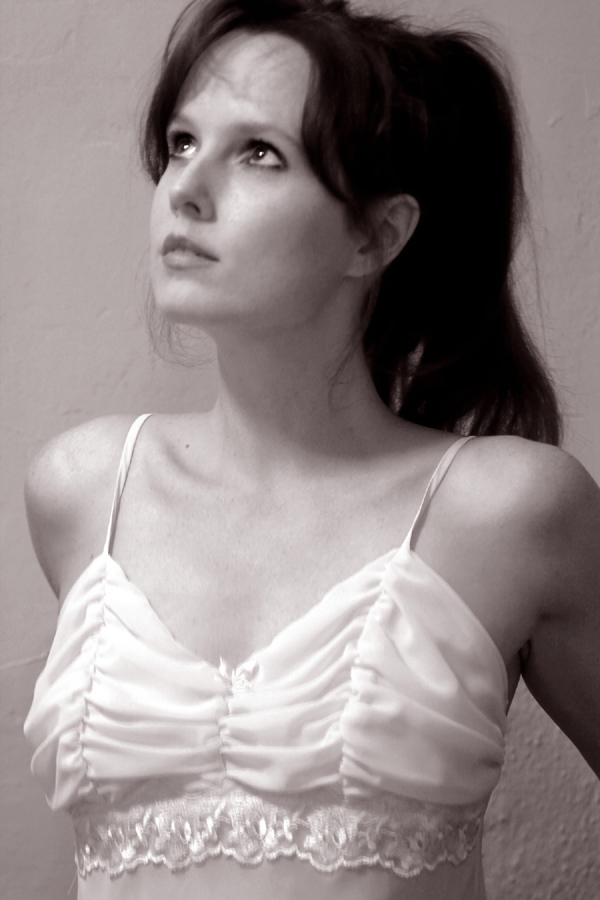 Female model photo shoot of Enjolez