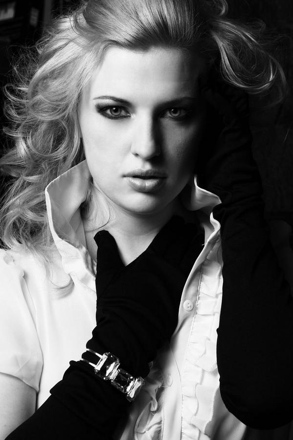 Female model photo shoot of Carah Stovall