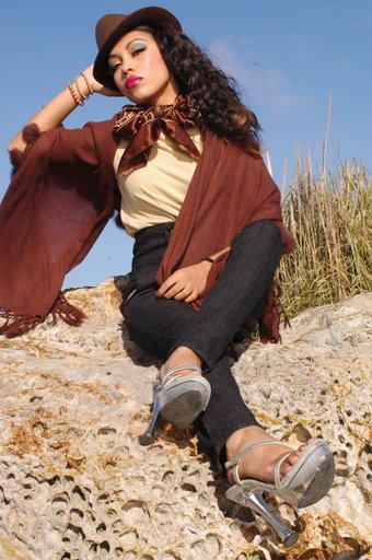Female model photo shoot of Ledezma Daysi 