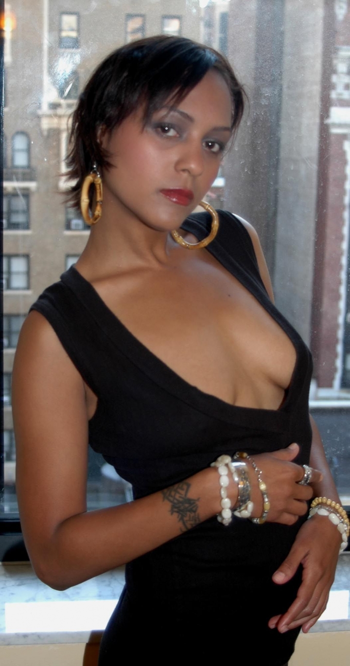 Female model photo shoot of Bronxy