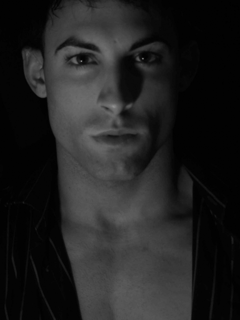 Male model photo shoot of Eric Lyons