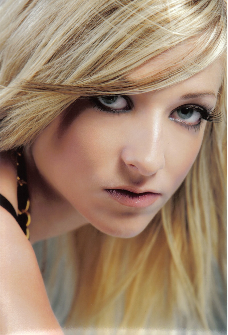 Female model photo shoot of Erin Hill in image style studio