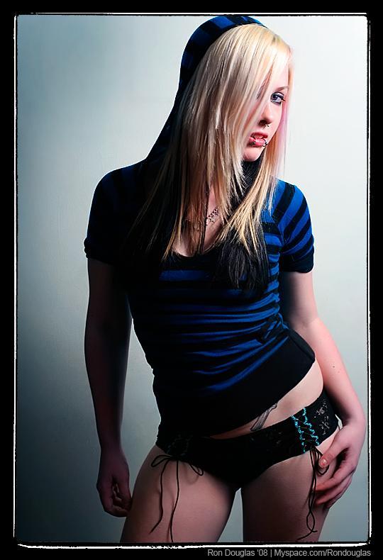 Female model photo shoot of xVickyxVanityx