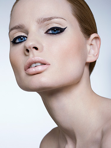 Female model photo shoot of Beatrice Eni Make up