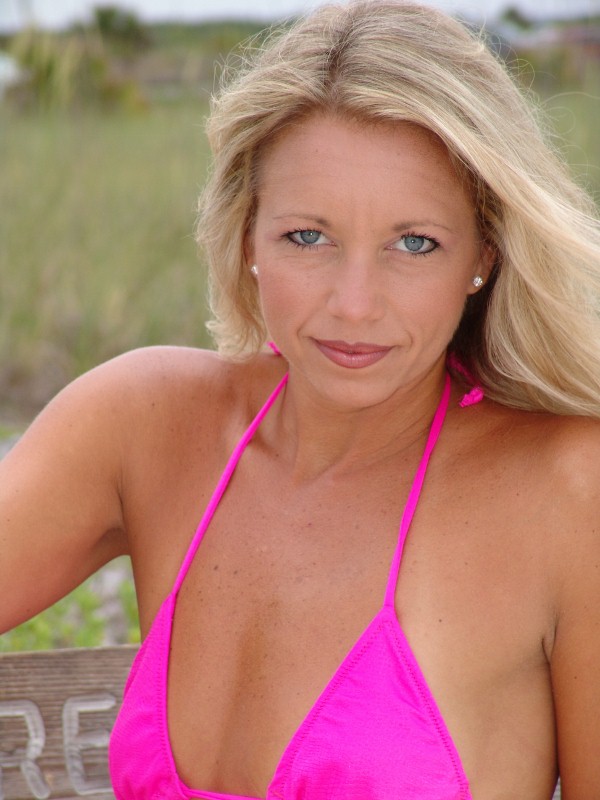 Female model photo shoot of Connie Lynne in Honeymoon Island