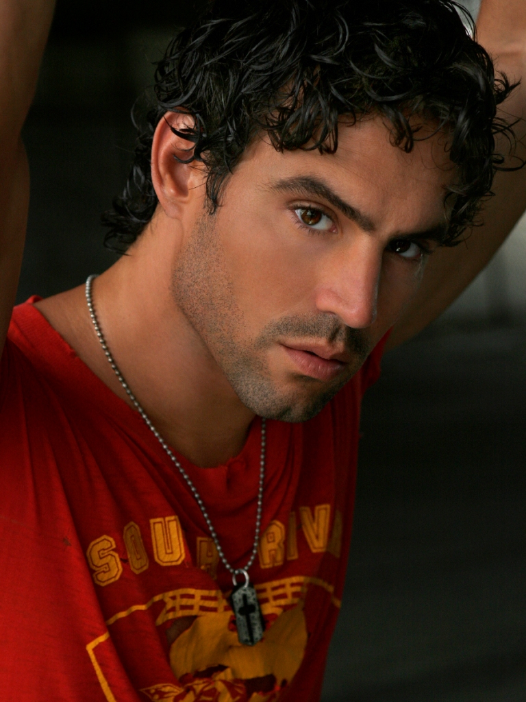 Male model photo shoot of Robert Nuzzie in Miami