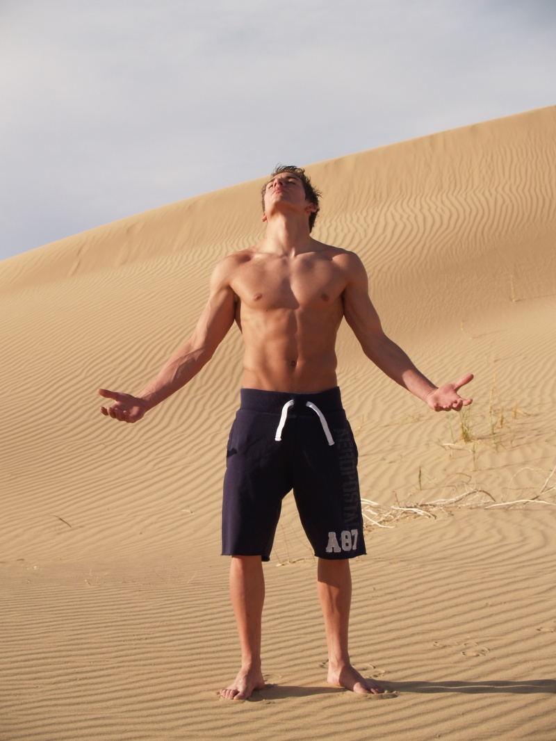 Male model photo shoot of speedyjohnson24 by VideoProfiles in Imperial Sand Dunes