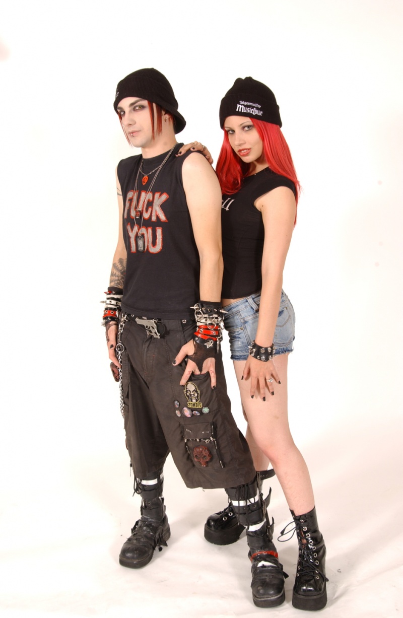 Male and Female model photo shoot of TheDro and Laura Mayhem