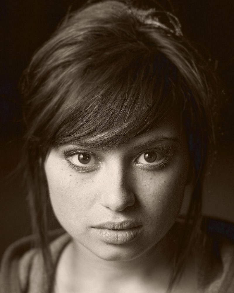 Female model photo shoot of Cherodactyl by TaylorJonesPhoto in Bremerton