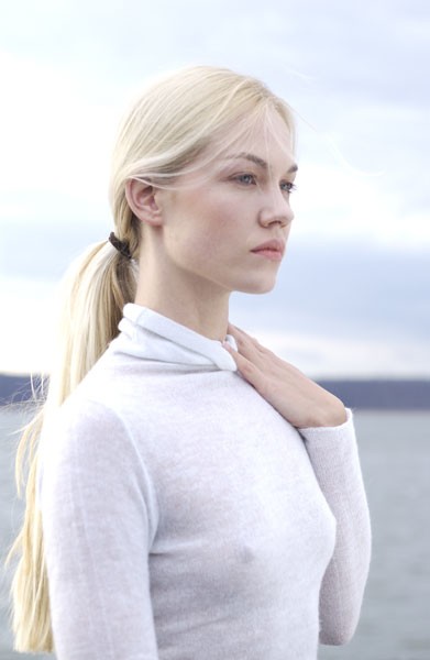 Female model photo shoot of Sobekittin