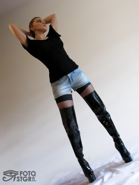 Female model photo shoot of Natalie Twinheart by AdmiringBeautyArt