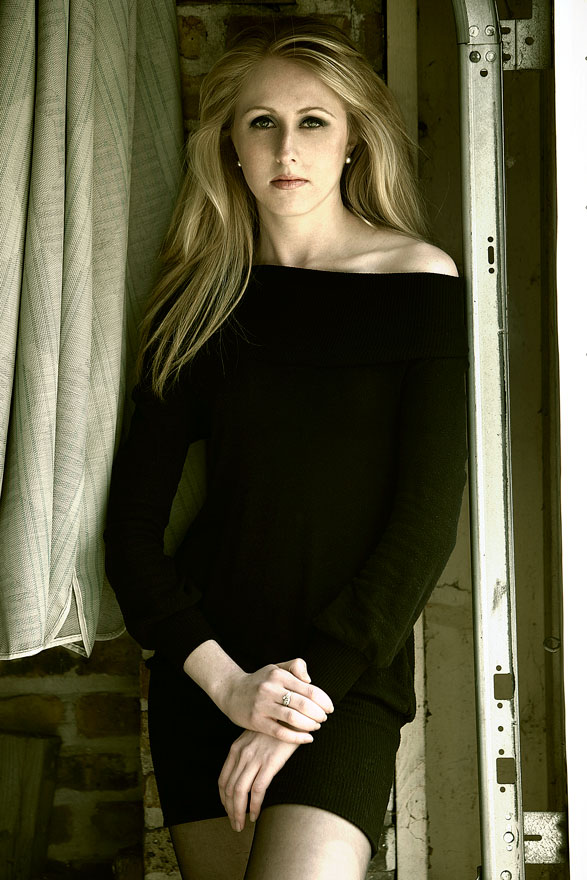 Female model photo shoot of Evelyn Camilla by Escalante