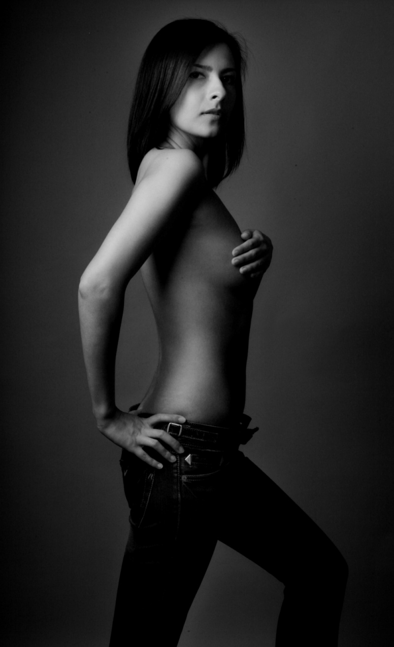 Female model photo shoot of Nika W by andy bennett