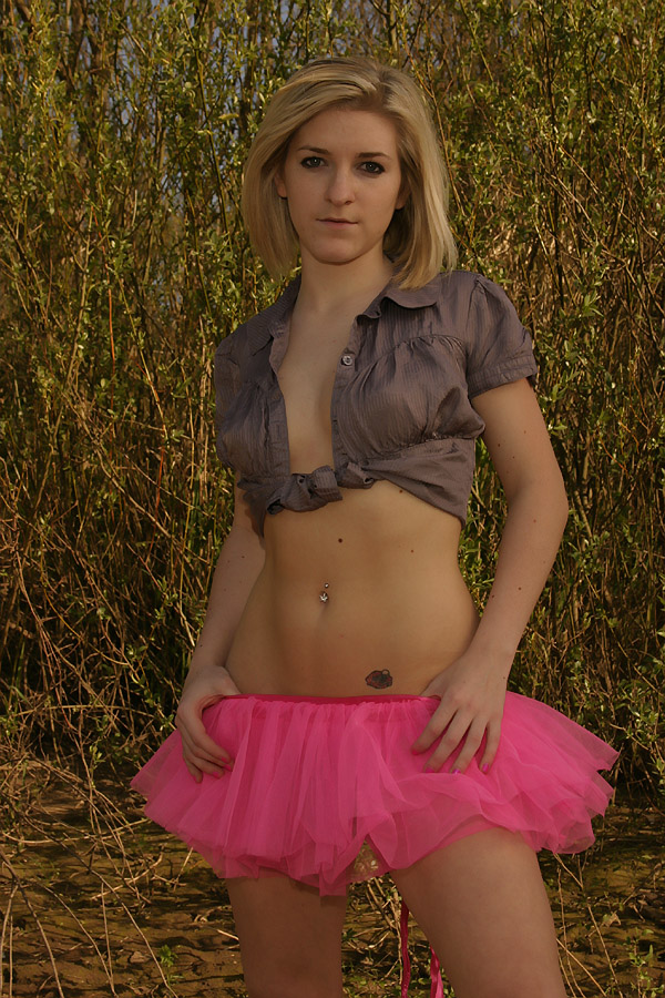 Female model photo shoot of Amazing Jessica Marie in Willamette Mission State Park