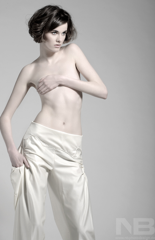 Female model photo shoot of Tanja Marfo MUA