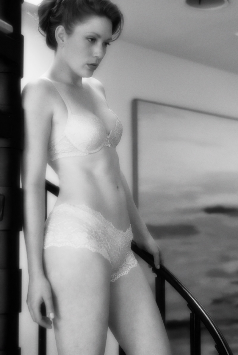 Female model photo shoot of Elizabeth Wood by mikelc