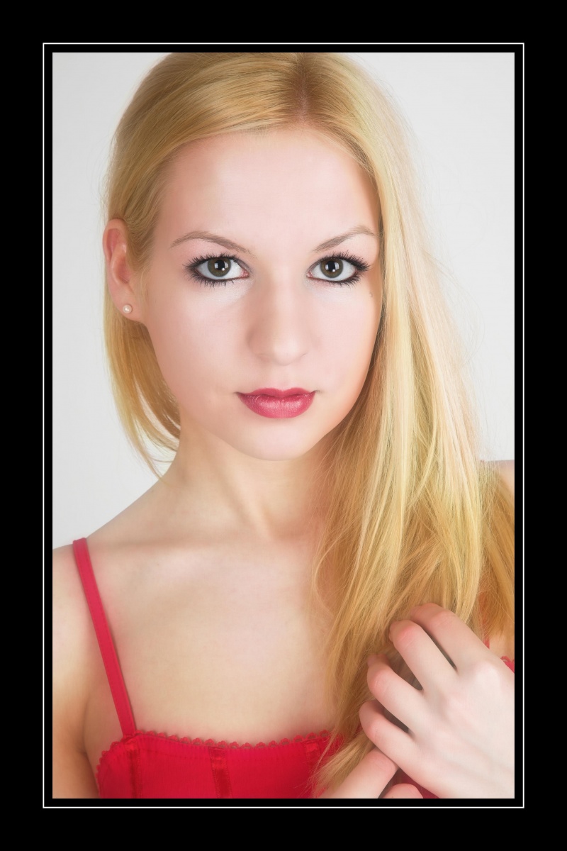 Female model photo shoot of Katharina87