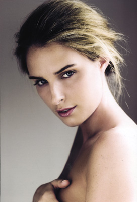 Female model photo shoot of Kyra Dorman