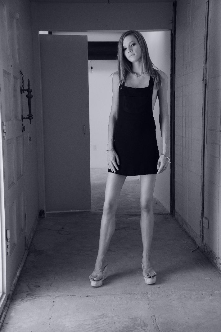 Female model photo shoot of Liz Fox by Stephen Gill