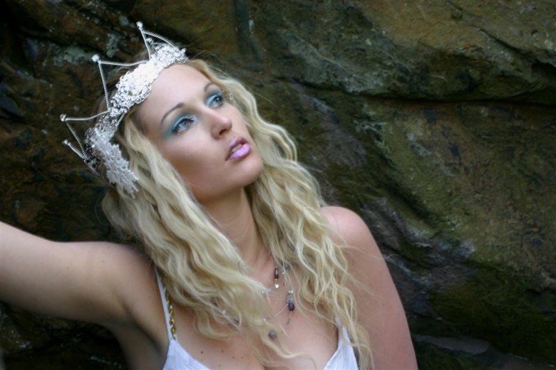 Female model photo shoot of Julie Dawn in Dumbarton Rock