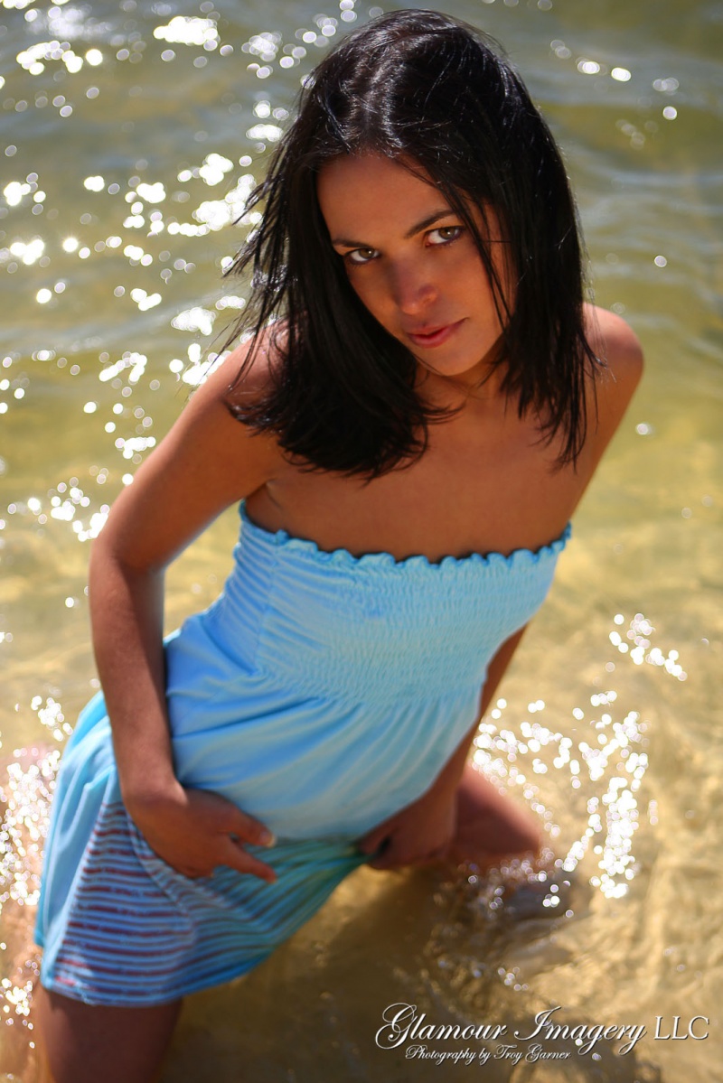 Female model photo shoot of Shelliechic in Weston Lake