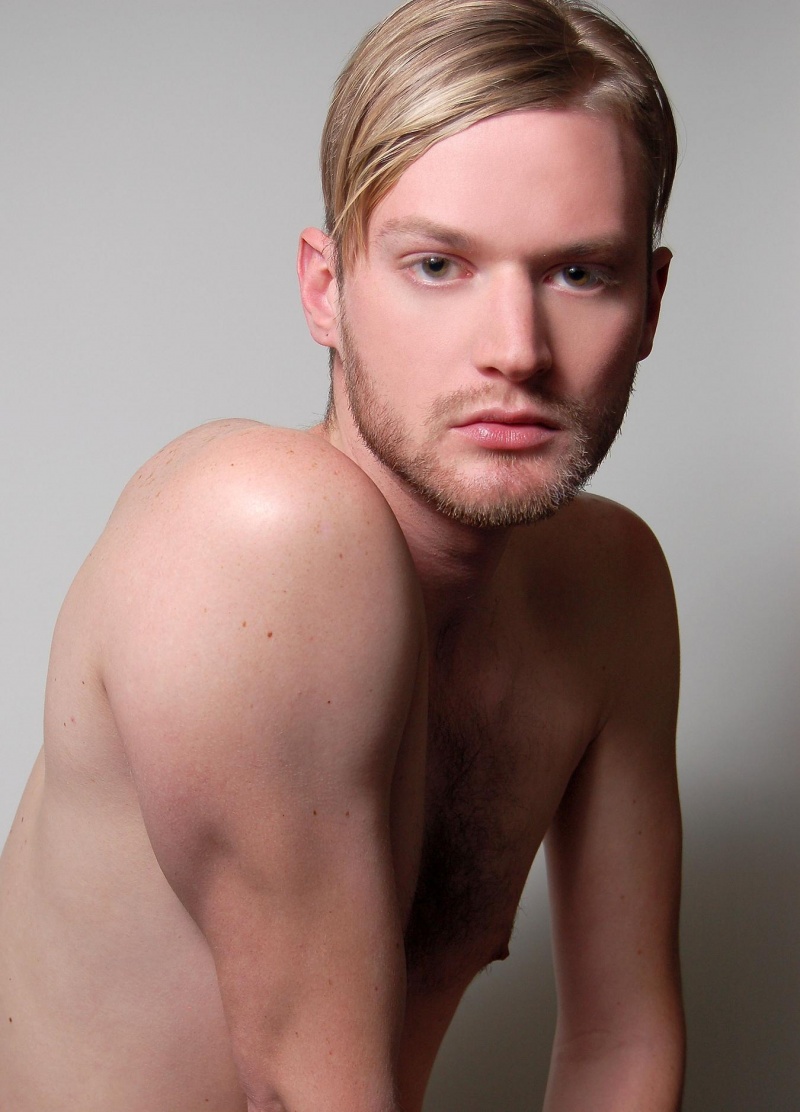 Male model photo shoot of Justin Carlson