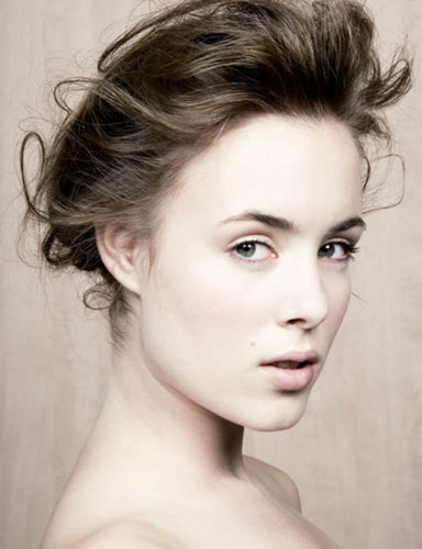 Female model photo shoot of Manon Scholtus