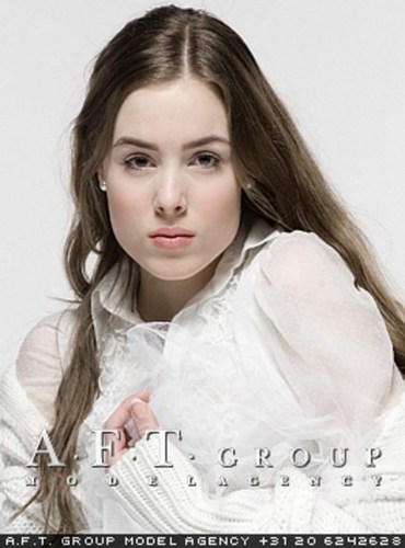 Female model photo shoot of Manon Scholtus