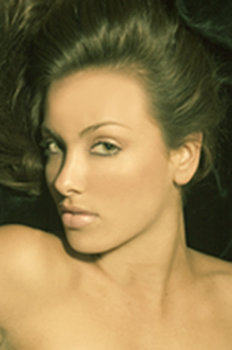 Female model photo shoot of Leanna Yust