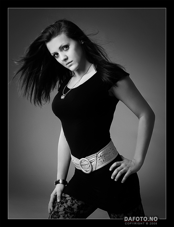 Female model photo shoot of MaikenLM by Dafoto