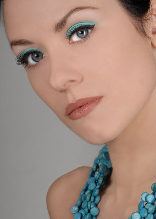 Female model photo shoot of Queen B Makeup