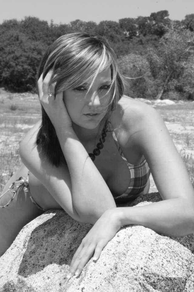 Female model photo shoot of Nicole Cotta