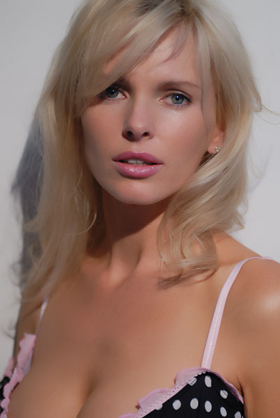 Female model photo shoot of Johanna Hart