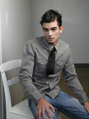 Male model photo shoot of Jonathan Baiano
