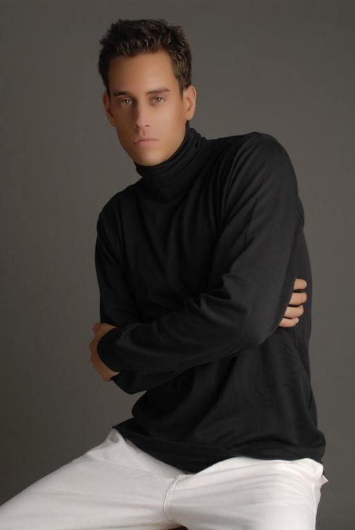 Male model photo shoot of Aaron Sky