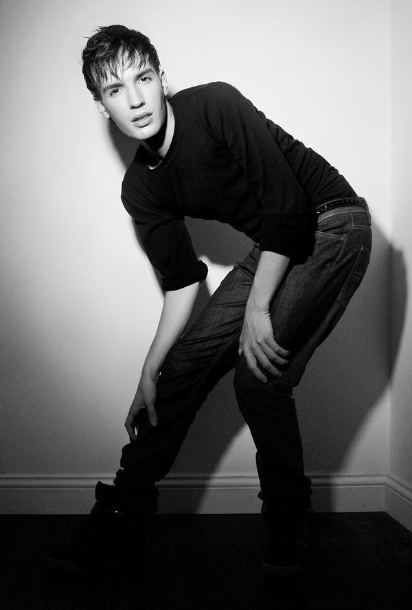 Male model photo shoot of Harvey Jam