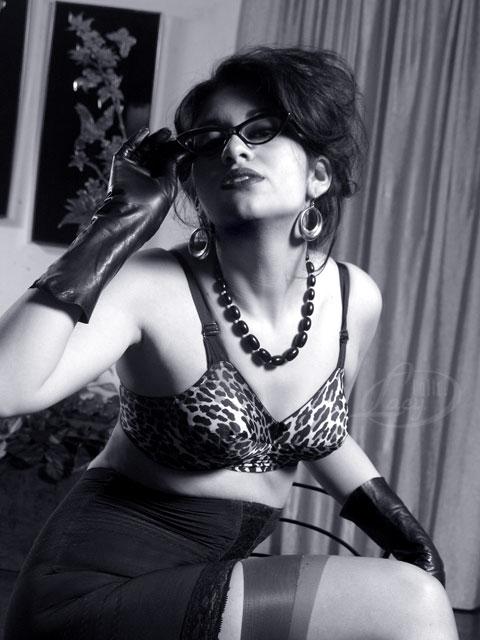 Female model photo shoot of Delilah Vee