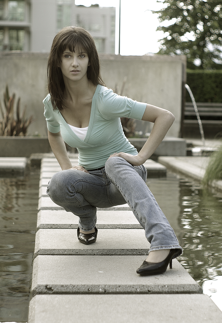 Female model photo shoot of Danielle007