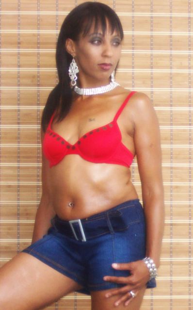 Female model photo shoot of ELITEMURIEL in TULSA OKLAHOMA