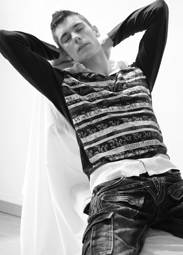 Male model photo shoot of Jesler
