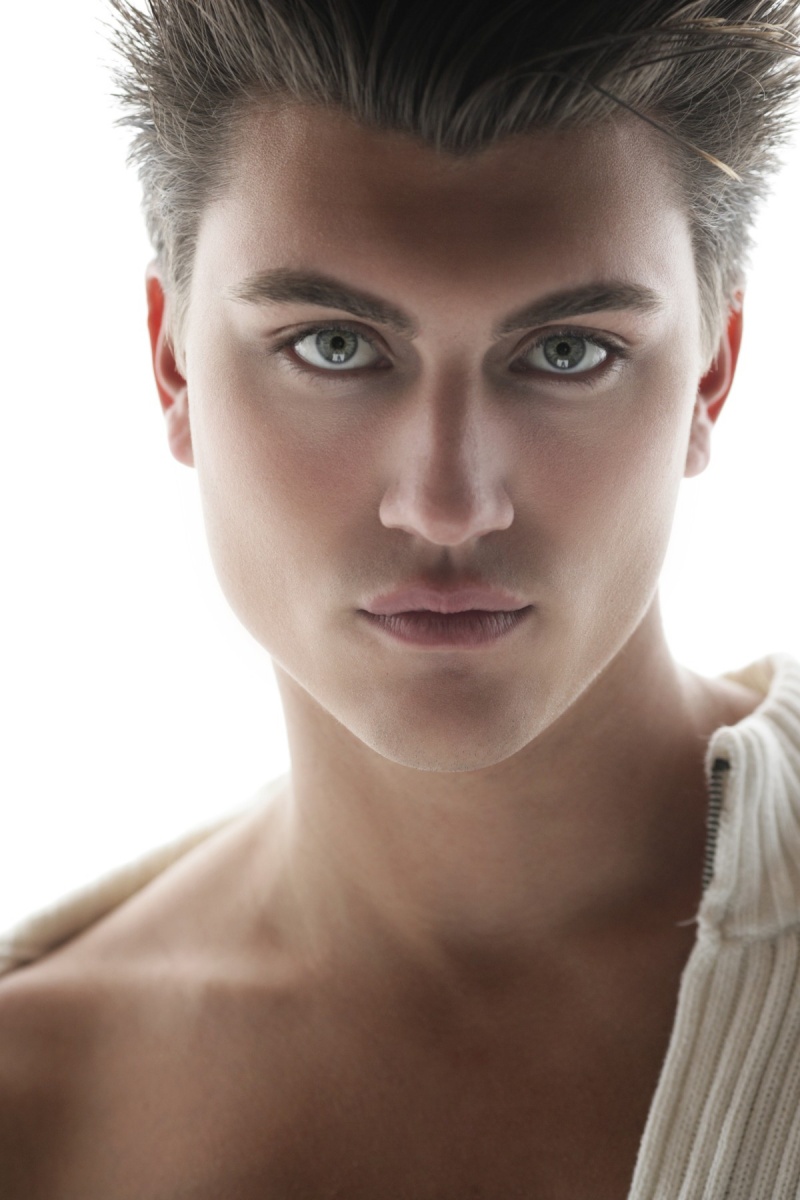 Male model photo shoot of Devon M Anderson by Matthew Mitchell photo