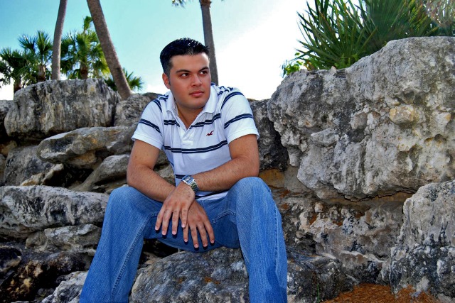 Male model photo shoot of Ricardo Sotillo R