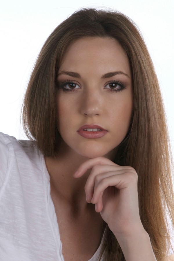 Female model photo shoot of Nikki Hinson
