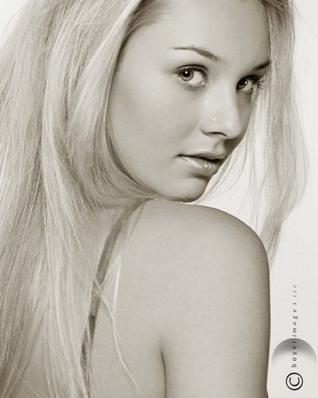 Female model photo shoot of Desiree  Anderson