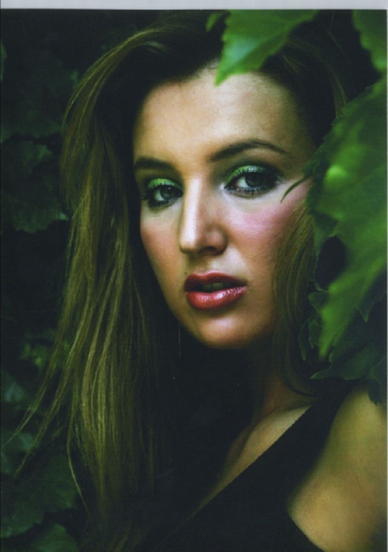 Female model photo shoot of Amy Carratt
