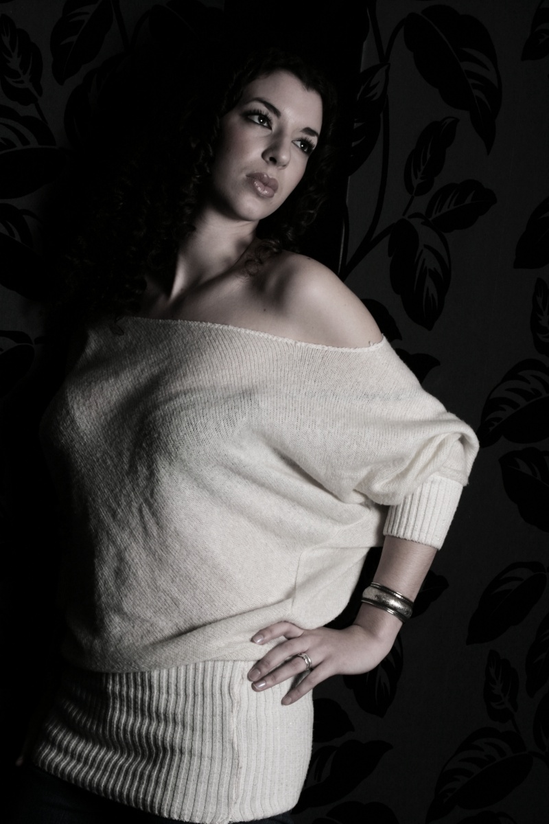 Female model photo shoot of Giselle Jiliani