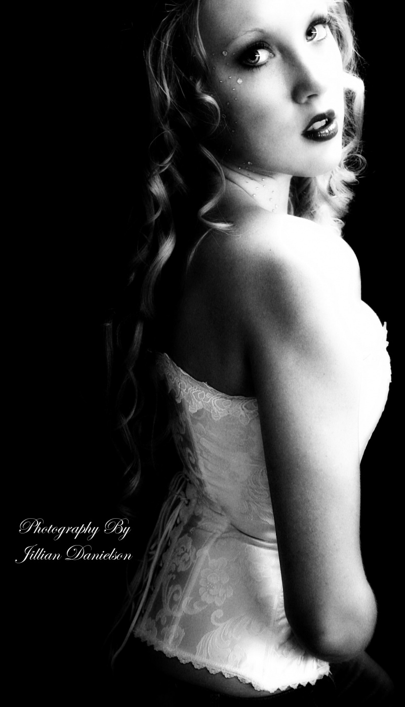 Female model photo shoot of Amber Ellis by Jillian Danielson
