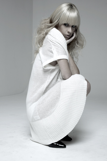 Female model photo shoot of Amy Hollier- Hair