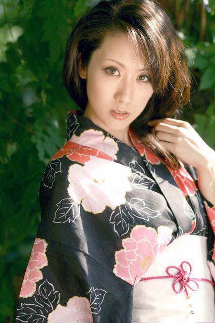 Female model photo shoot of Lilan Suzuki